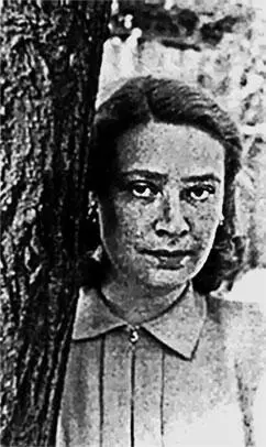 70 О В Макаренко 1950 г 71 Брат и сестра Васильевы внучатые племянники - фото 75