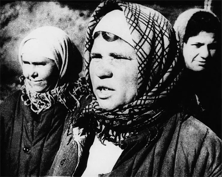 Начальник женской фаланги бригады заключенных Аксаметова Женская бригада - фото 22