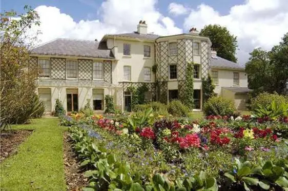Down House доммузей Чарльза Дарвина В 1838 году учёный женился а в 1842 - фото 234
