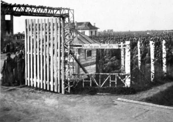 Вязьма осень 1941 г Предположительно фотография сделана на территории - фото 45
