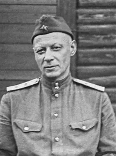 Яковенко Мстислав Владимирович военврач 2го ранга командир взвода медсанбата - фото 53