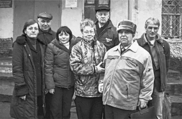 Поисковики и краеведы Воробьева И Долгушев И Низаметдинова Р Иванова Е - фото 90