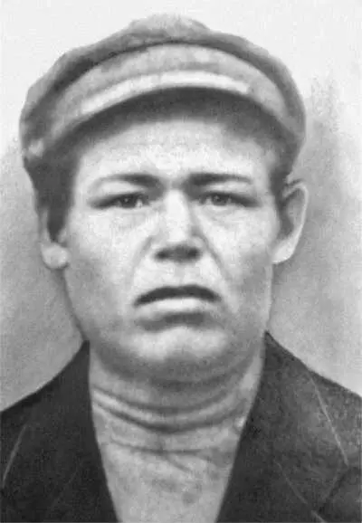 Худяков АГ Курганская область Андрей Никанин у Мемориала с портретом - фото 219