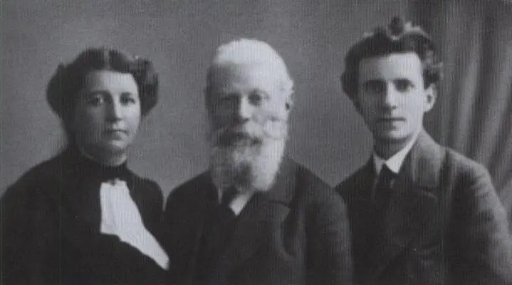 А Штейнберг с родителями Ковно 1913 г А и И Штейнберги 1902 г И - фото 1