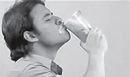 Клип Человек пьет жир Man Drinks Fat близок по смыслу социальной рекламе с - фото 3