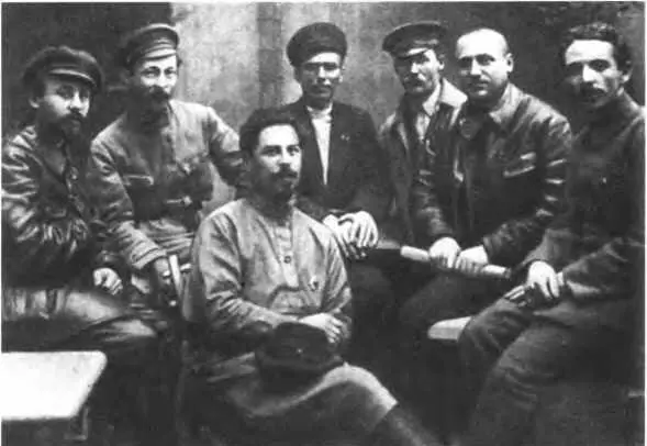 Феликс Дзержинский с товарищами по ВЧК которая обеспечила жесткий контроль над - фото 22