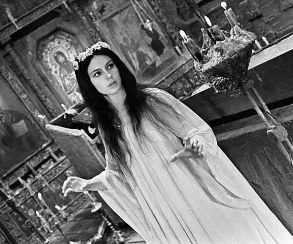 В роли Панночки в фильме Вий 1967 г В роли Муси Волковой в фильме - фото 41