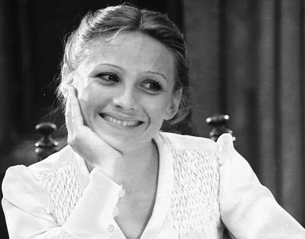 В роли Ольги Воронцовой в фильме Так и будет 1979 г В роли Зины в фильме - фото 55