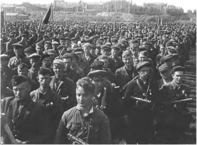 Партизанский парад в Минске июль 1944 г Первые сомнения возникают когда - фото 24