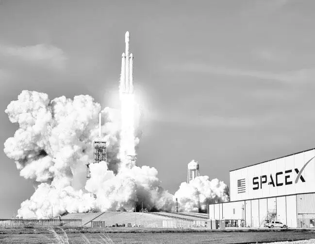 Запуск ракетыносителя Falcon Heavy с мыса Канаверал во Флориде 6 февраля 2018 - фото 17