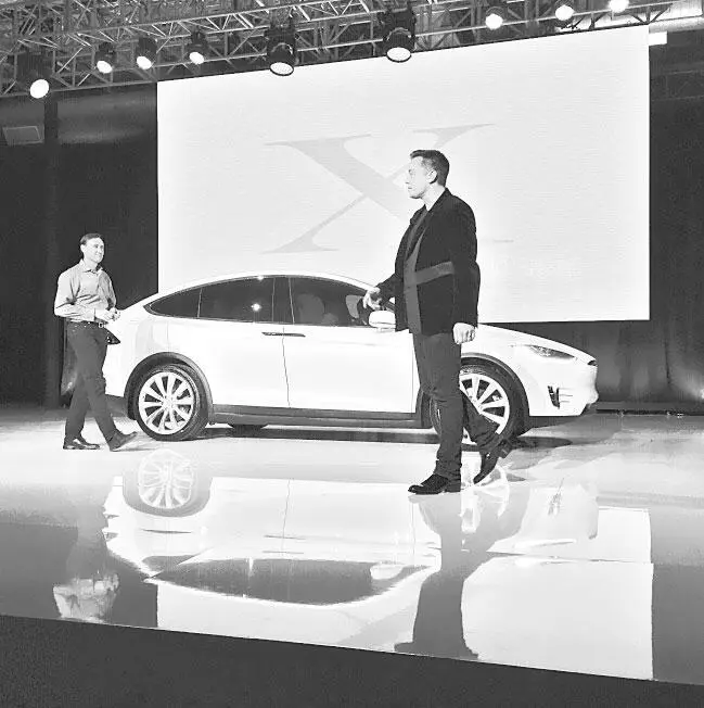 Финансист Стив Джурветсон получает свою Tesla Model X VIN 2 от Илона Маска - фото 23