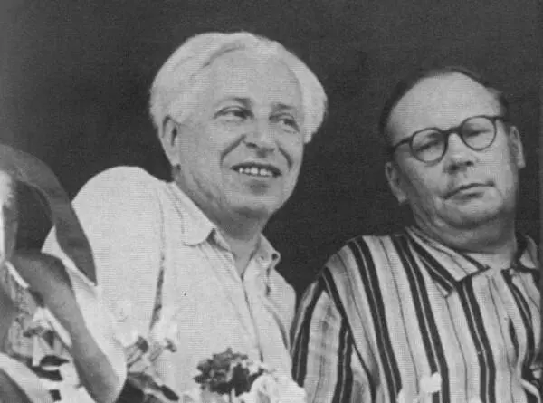 С Николаем Степановым Таруса 1958 г Заболоцкий за год до рокового инфаркта - фото 72