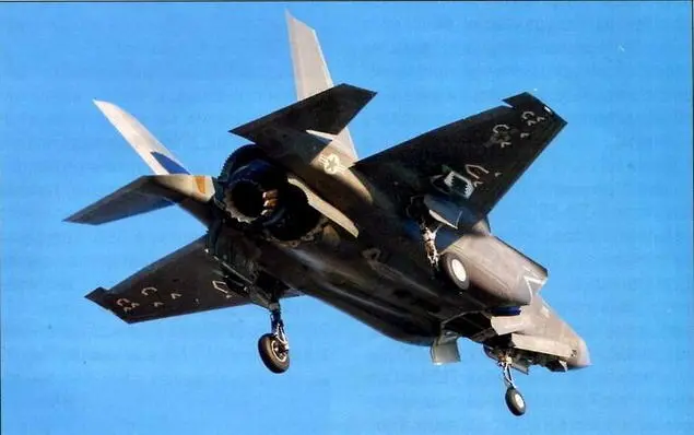 F35B на палубе авианесущего корабля Согласно рапортам летчиков принимавших - фото 48