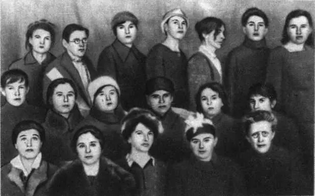 На Всероссийском совещании организаторов работы среди женщин Москва Март 1920 - фото 10