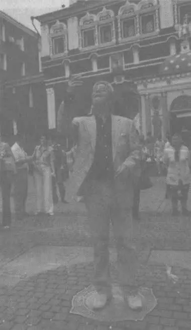 Рис 13 Западная звезда Дон Джонсон кидает монетку на нулевом километре - фото 17