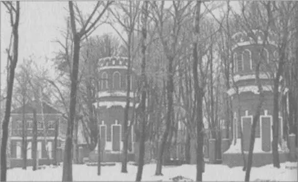 Рис 45 Парадный вход в усадьбу хорошо виден с Михалковской улицы Рис - фото 50