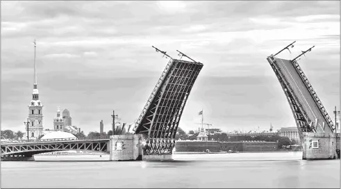 Поднятые крылья центрального пролёта Дворцового моста Четвёртая экскурсия - фото 44