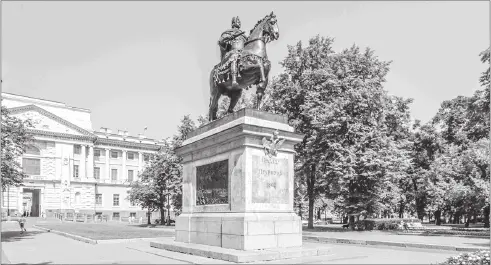 Памятник Петру I на Кленовой аллее Собор Воскресения Христова Настоящей - фото 157