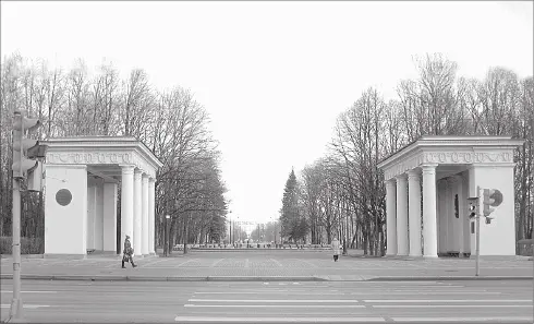 Московский Парк Победы Пропилеи Авторы проекта пытались создать не просто - фото 225
