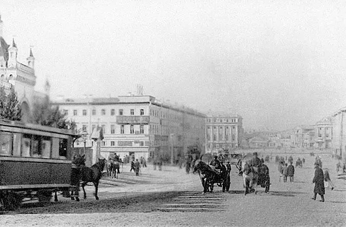 Вид на Челышевскую гостиницу с Театрального проезда Фото 1880х годов - фото 4