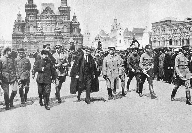 Ленин с соратниками на Красной площади 25 мая 1919 года Открытка из коллекции - фото 83