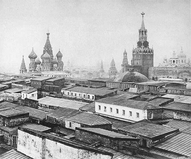 Верхние торговые ряды перед их закрытием Вид крыш 1886 Фото из архива ГУМа - фото 94