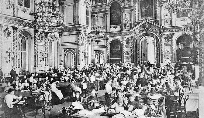 Швейная в Александровском зале Кремлёвского дворца Открытка 1904 года из - фото 118