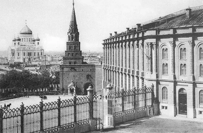 Боровицкая башня и Оружейная палата Фото 1910х годов В наши дни тоже - фото 150