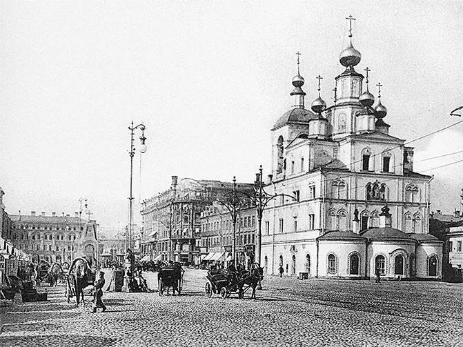 Храм Параскевы Пятницы в Охотном Ряду на заднем плане Националь Фото - фото 206