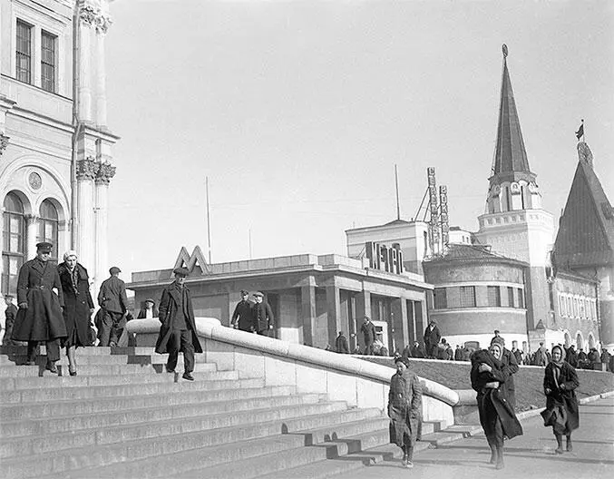 Станция метро Комсомольская и Ярославский вокзал Фото 1938 года из фонда - фото 209