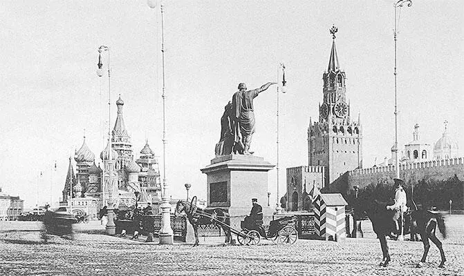 Памятник Минину и Пожарскому Фото 1900х годов из альбома издательства - фото 213