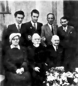 Послевоенный 1948 год Советские астрономы В первом ряду сидят ученые старшего - фото 92