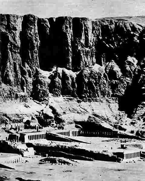 Построенный террасами храм царицы Хатшепсут Хорошо видны крутые скалы - фото 95