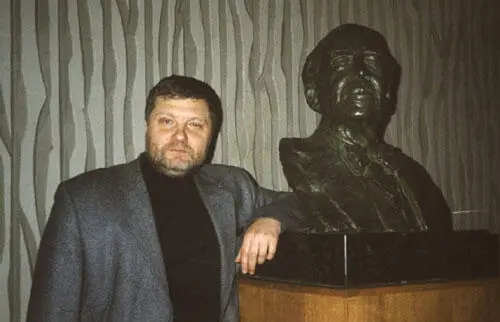 Юрий Поляков В шаге от классика На выставке Николая Никогосяна Улыбка - фото 81
