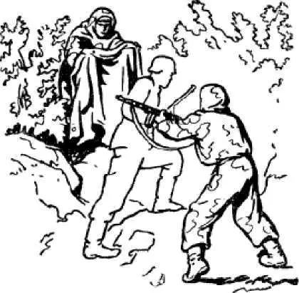 Рис 121 Нападение двух бойцов с целью бесшумного захвата момент удара - фото 120