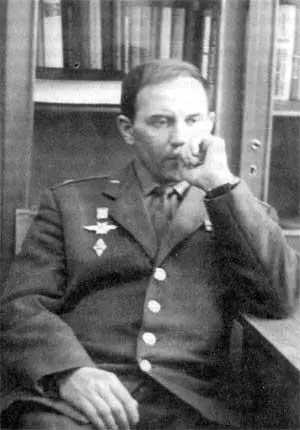 Редкое фото В минуты раздумий Георгий бывал и таким Добровольский сел за - фото 68