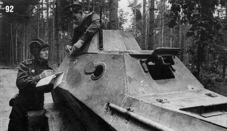 Бронеавтомобиль БА 64 из состава 1047го САП В машине командир части майор - фото 114
