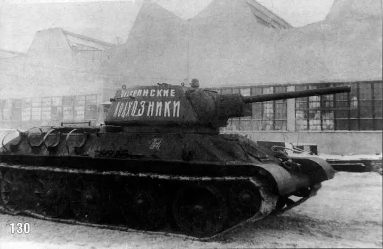 Танк Т3476 из колонны Челябинские колхозники во дворе Челябинского - фото 153