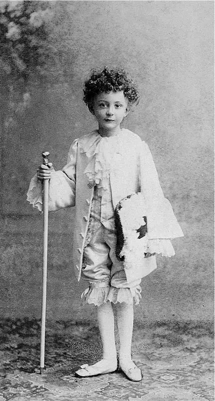 Восьмилетний князь Владимир Трубецкой в маскарадном костюме 1900 год Архив - фото 24