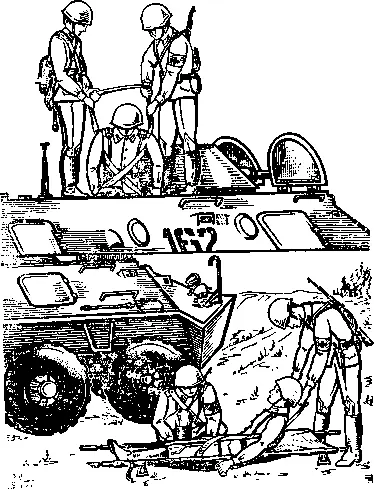 Рис 101 Извлечение раненого из БТР через посадочный люк десанта - фото 119