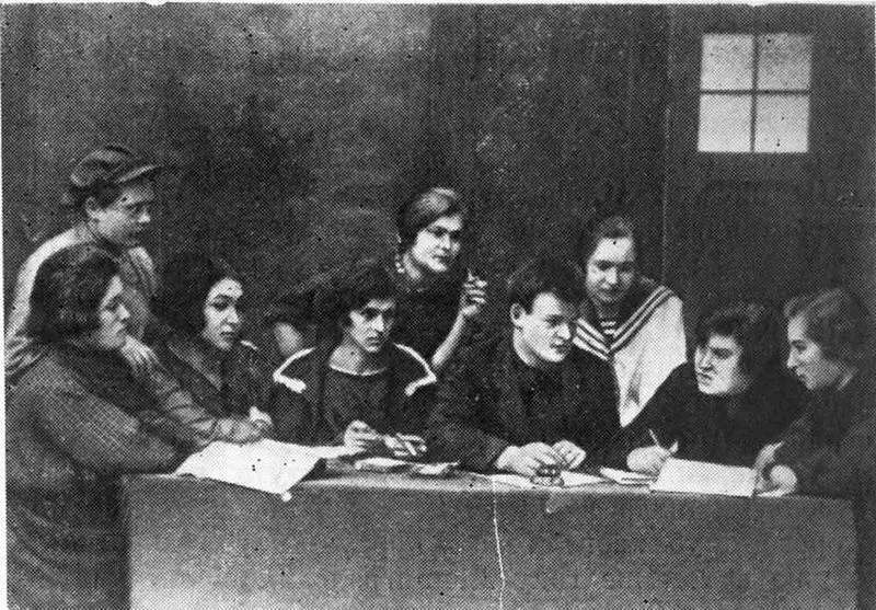 Степан Балезин секретарь комитета комсомола ЛГПИ им А И Герцена на - фото 4
