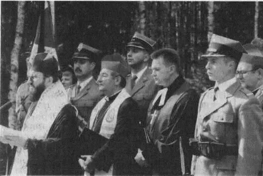 17 сентября 1999 г еврейский раввин из Польши читает молитву Президент Польши - фото 4
