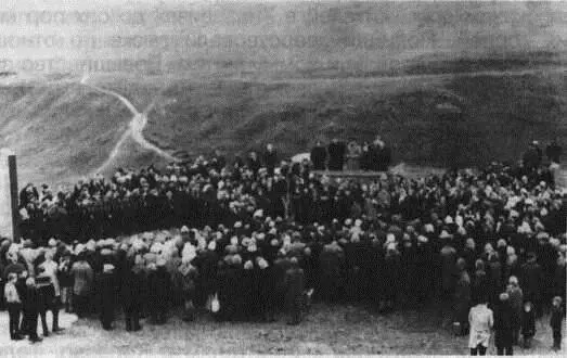 Хиславичи Две фотографии об открытии памятника погибшим евреям Хиславичского - фото 33