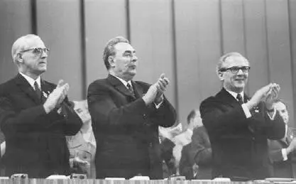 Руководители компартий СССР и ГДР в Берлине 1971 централизованная обработка - фото 50