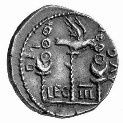 Монета с изображением инсигний III Августовского легиона В 4744 гг до н э - фото 27