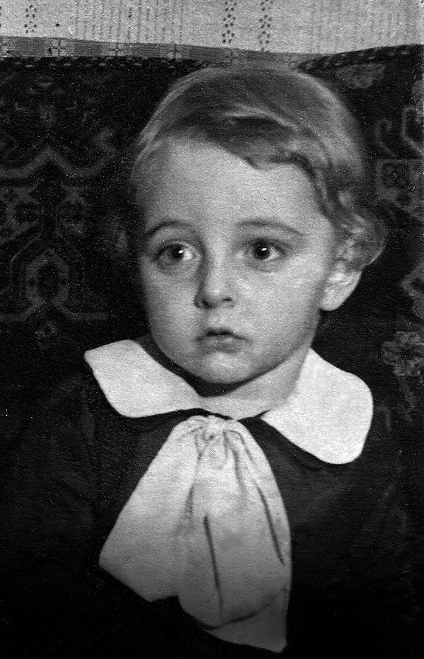 Какимто чудом уцелели несколько моих довоенных фотографий С одной из них - фото 1