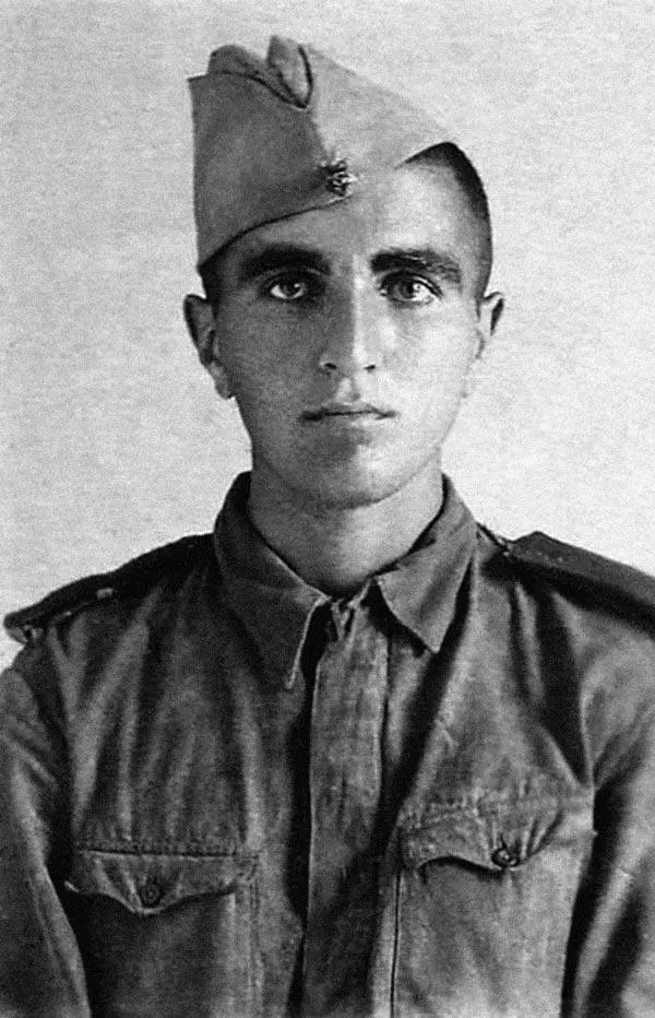 Вы к кому спросил я несколько растерянно Военный засмеялся Я твой - фото 19