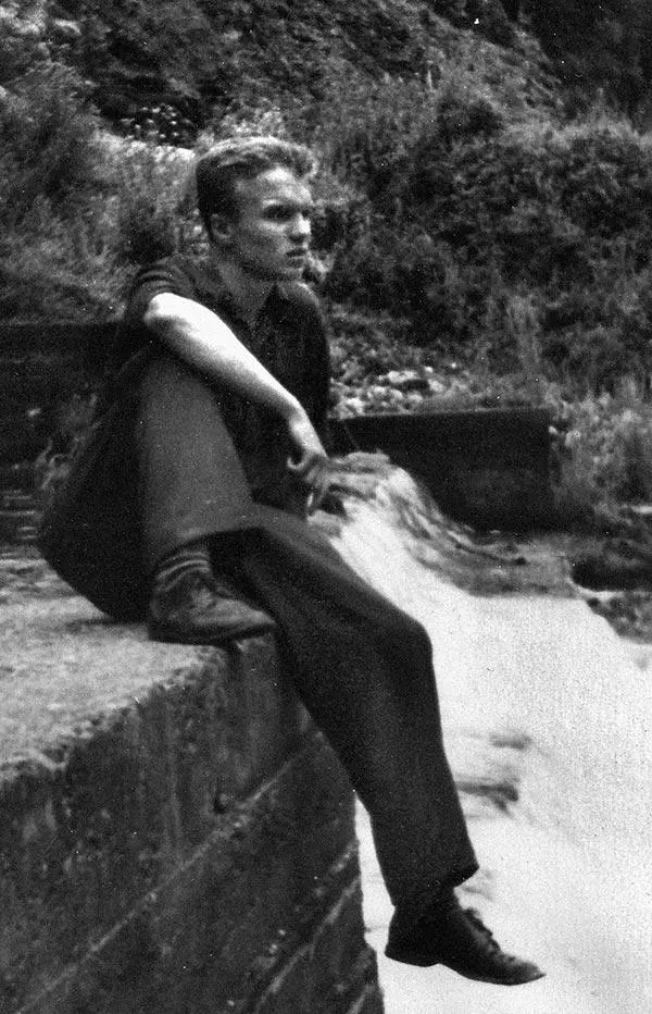 Рано ушедший Женя Прозоровский Хоста 1956 г Эта сторона улицы Горького - фото 32