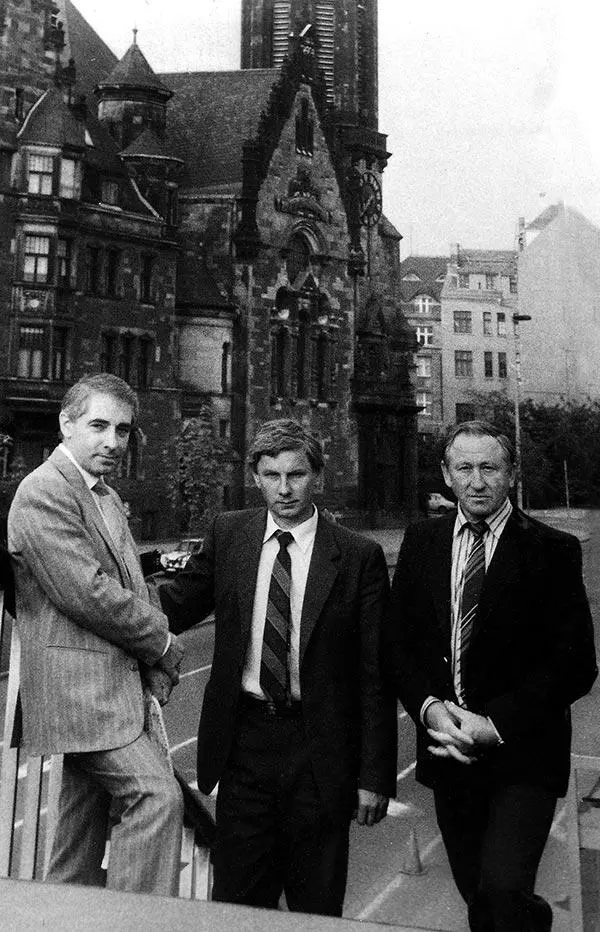 С литейщиками Уральского автозавода Лейпциг 1987 г Я впервые принимал - фото 54