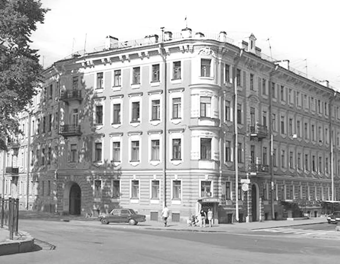 Ул Декабристов 57 Блок писал матери Вид из окна меня поразил За эллингами - фото 108